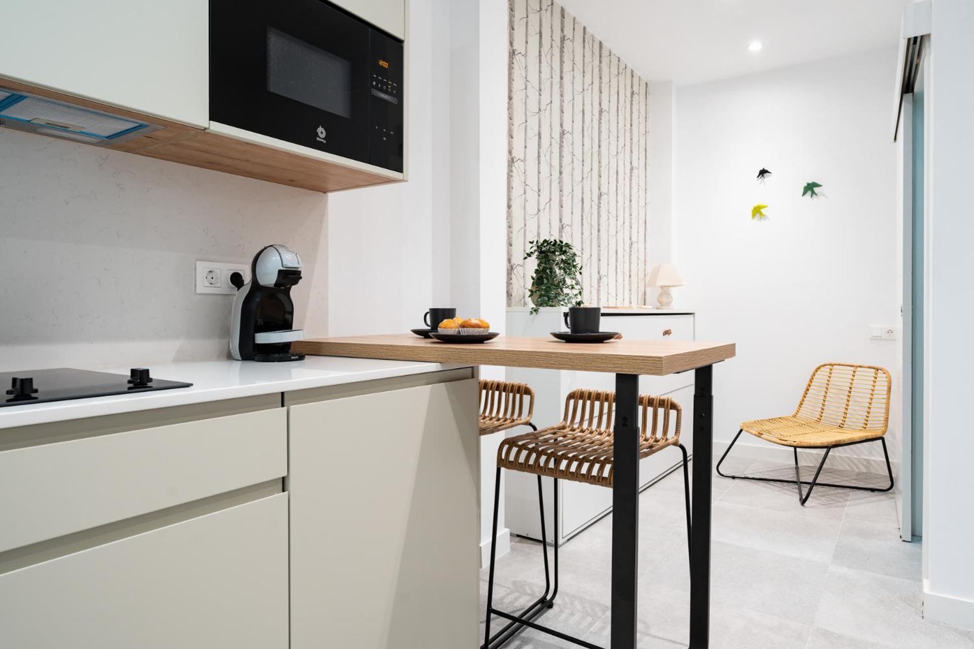 Apartment B & V
